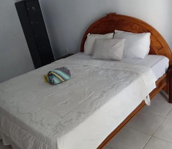 Yana Homestay Near Batu Bolong Beach Maison d'hôtes Canggu