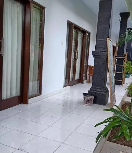 Maison d'hôtes Yana Homestay Near Batu Bolong Beach *