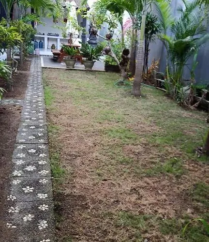 Yana Homestay Near Batu Bolong Beach Maison d'hôtes