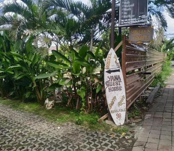 Maison d'hôtes Yana Homestay Near Batu Bolong Beach Canggu
